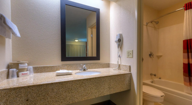 Четырёхместный номер Deluxe Red Roof Inn Memphis East