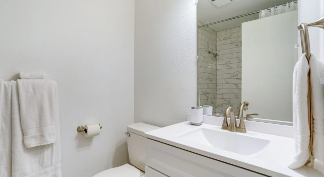 Коттедж Beautiful Kenmore Retreat Near Marina & Beach!