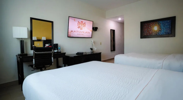 Standard Quadruple room with city view Hotel Katuxlan