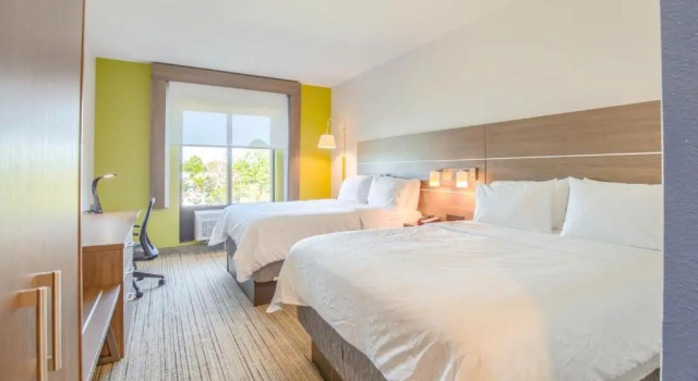 Четырёхместный номер Standard Holiday Inn Express Hotel & Suites Gulf Shores by IHG