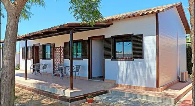 Bungalow Ramos II, con piscina compartida, Забронировать Отель Отели Конил-де-ла-Фронтера с парковкой, рядом с Пляж Фуэнте-дель-Галло, Парковка