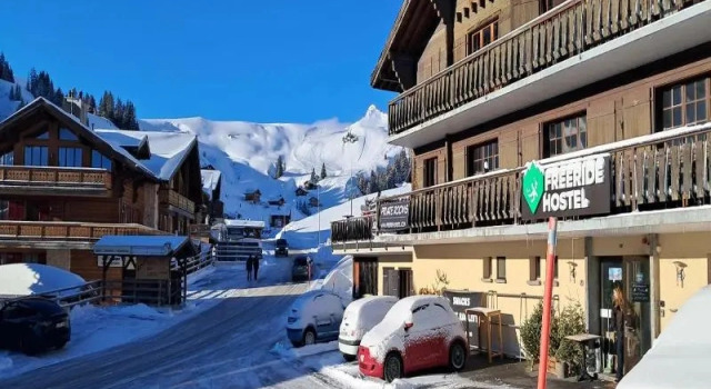 Freeride Hostel Restaurant & Camps, Забронировать Хостел Валь-Д'илье Monthey Region