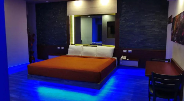 Четырёхместный люкс Deluxe Hotel Plaza Arteaga