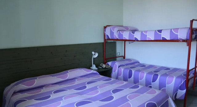 Четырёхместный номер Standard с балконом Hotel La Ginestra
