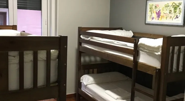 Четырёхместный номер Standard Pensión La Bilbaina - Albergue Logroño