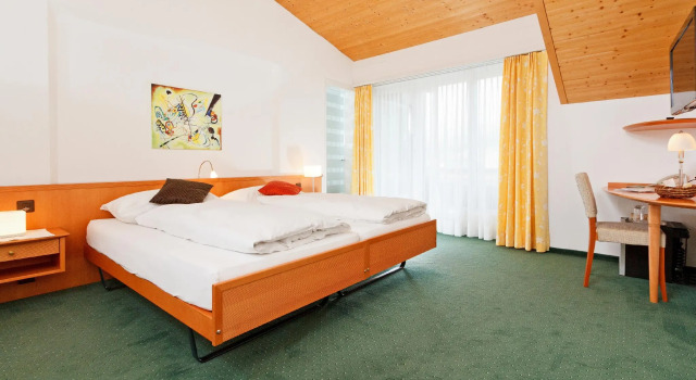 Schweizerhaus Swiss Quality Hotel, Book Hotel Maloja 