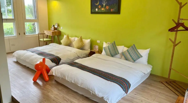 Четырёхместный номер Standard с видом на сад MerJiang B&B