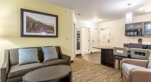 Двухместный люкс c 1 комнатой Candlewood Suites Portland Airport by IHG