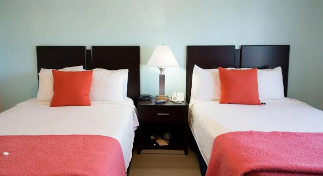 Четырёхместный номер Standard oceanfront Hotel Sheldon