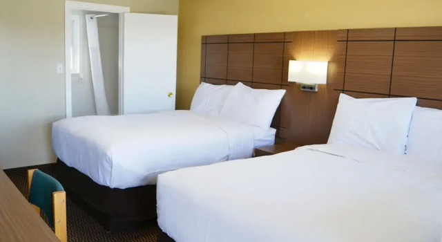 Четырёхместный номер Standard Motel 6 Campbellford, ON