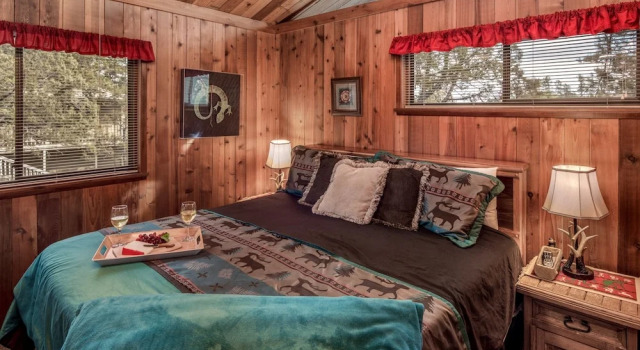 3 Bears Cabin - Two Bedroom Cabin, Забронировать Отель СПА-отели Руидозо, рядом с Гольф-клуб «The Links at Sierra Blanca», SPA-услуги