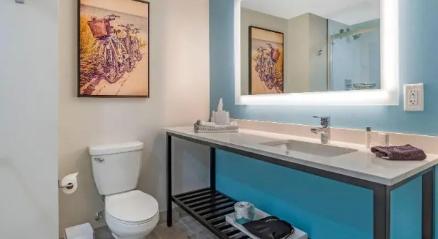 Четырёхместный номер Standard с балконом Cambria Hotel Ocean City - Bayfront