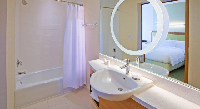 Четырёхместная студия с видом на реку SpringHill Suites by Marriott Downtown Chattanooga/Cameron Harbor