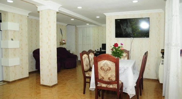 Guest House IVO, Prenota Affittacamere Hotel a Borjomi con colazione, Colazione