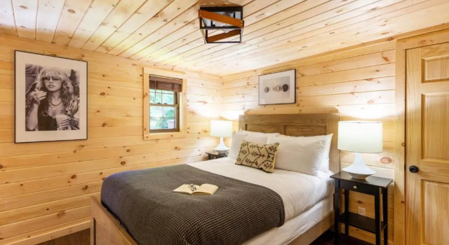Carter Creek by Avantstay Secluded Yard w/ Creek + Suite