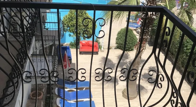 Трёхместный номер Standard с балконом Red Rose Hotel