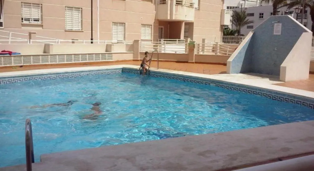 Апартаменты Apartamento con piscina y terraza a 50 metros de la playa