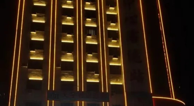Korla Fancheng Hotel, Rezerwuj Hotel Hotele w Korla z parkingiem, Parking