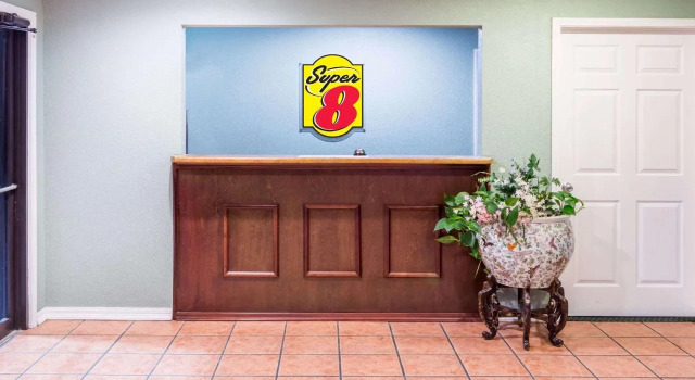 Super 8 by Wyndham Kinder LA, Забронировать Отель Отели Луизиана с парковкой, Парковка
