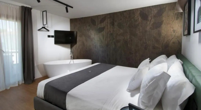 Полулюкс с балконом Meg Lifestyle Hotel & Apartaments