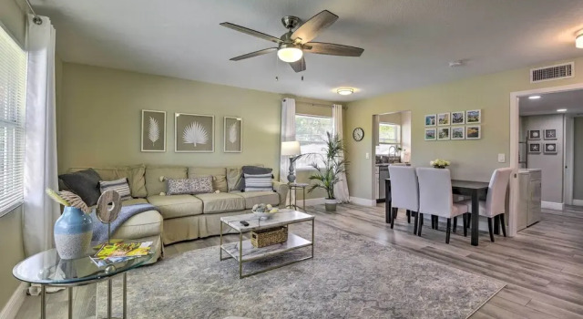 3 Blocks to the Coast! Cozy Sarasota Retreat