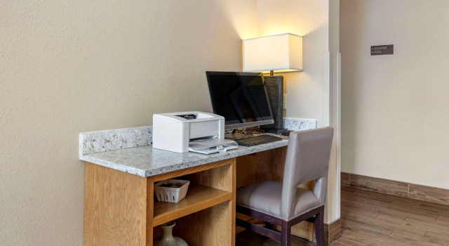 Comfort Inn & Suites Albuquerque Downtown, Rezerwuj Hotel Hotele w Albuquerque z parkingiem, Parking