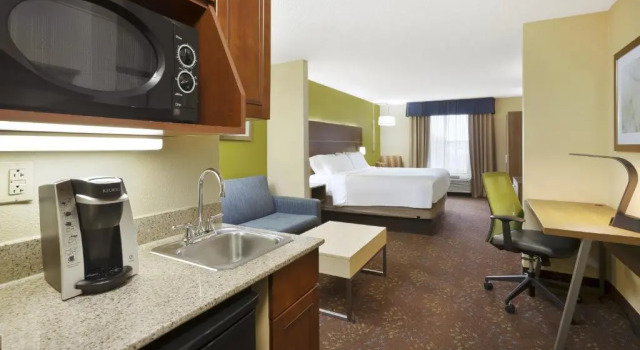 Люкс Holiday Inn Express Hotel & Suites Circleville by IHG