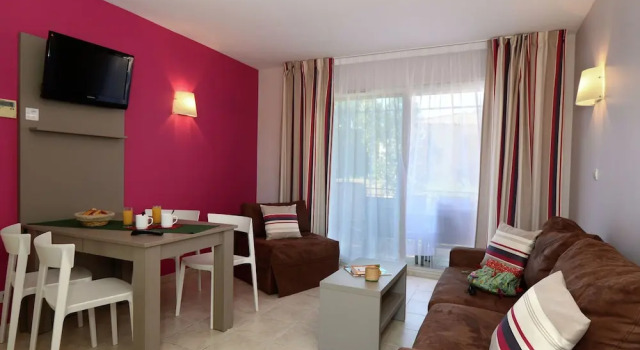 Comfortable apartment with dishwasher and AC, beach at 300 m