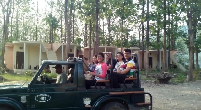 Corbett Jungle Inn, Boek Hotel Garjia 