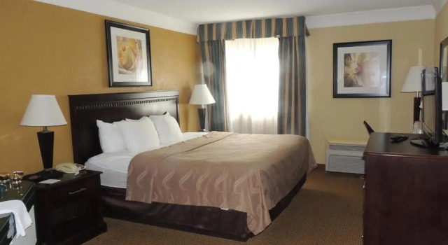 Двухместный номер Superior Quality Inn & Suites Syracuse Fairgrounds