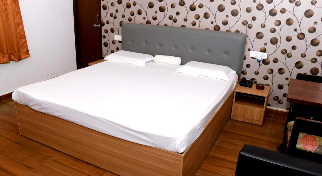 Surya Hotel, Забронировать Отель Балрампур штат Уттар-Прадеш
