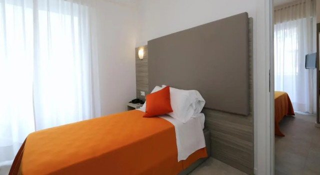 Hotel Simi Lan
