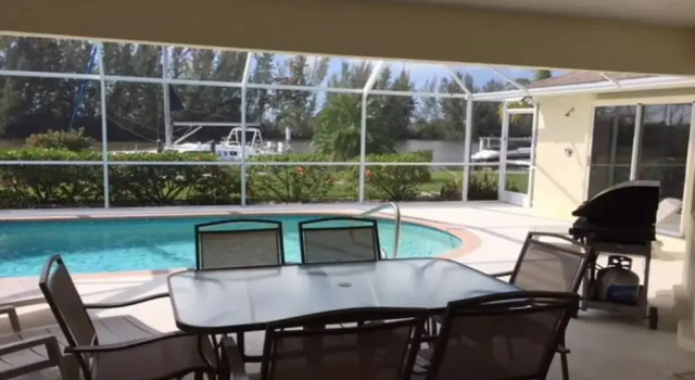 Коттедж Sunny Breezes Villa
