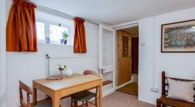 Basement Studio in Summertown With Kitchenette