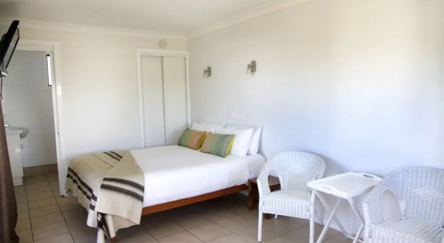 Студия с балконом и с видом на воду South Coast Retreat