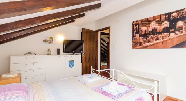 Apartment Villa Mikica, Забронировать Апартаменты/квартира Lazaret , рядом с Частный пляж Hotel Vis