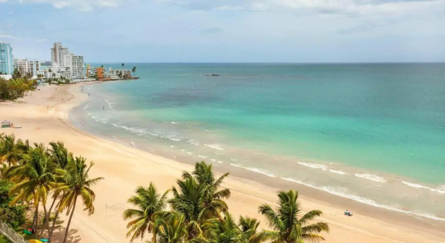 Четырёхместный номер Standard с балконом и oceanfront Marriott Isla Verde Beach Resort