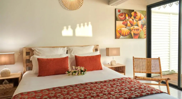 Люкс LES GALETS ROUGES LODGES & SPA