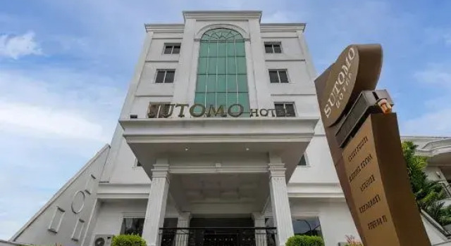 Sutomo Hotel Losari Makassar By LIFE, Book Hotel Hotels in Sulawesi with Parking, Parking