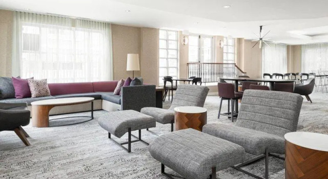 Люкс Standard Courtyard by Marriott Charlottesville - University Medical Center