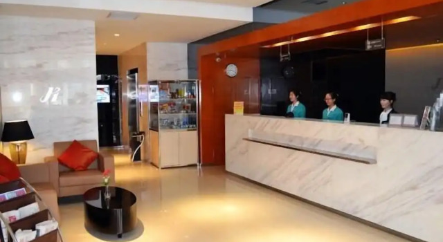 Jinjiang Inn Jinzhou Train Station Zhongyang Street, Забронировать Отель Стадион Jinzhou Ляонин