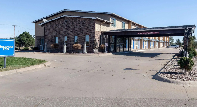 Четырёхместный номер Standard Dragonfly Inn & Suites