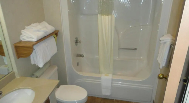Номер Standard Days Inn by Wyndham Rapid City