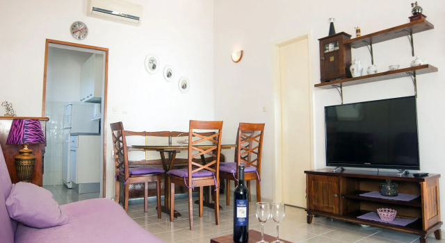 Holiday house Ani - 30 m from beach : Maslinica, Island Solta