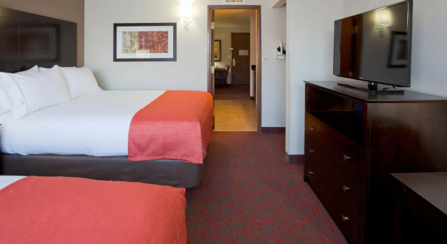 Четырёхместный люкс Holiday Inn Express & Suites Bloomington West by IHG