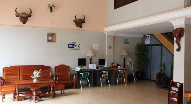 Lucky 2 Guesthouse, Buchen Sie Hotel Prampir Makara 
