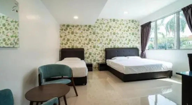 Трёхместный семейный люкс Crystal Garden Hotel - Tasik Selatan