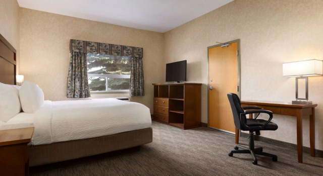Lakeview Inn & Suites - Brooks, Rezerwuj Hotel Hotele w Southern Alberta z parkingiem, Parking
