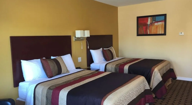 Fox Motor Inn, Book Hotel Napanee South Eastern Ontario