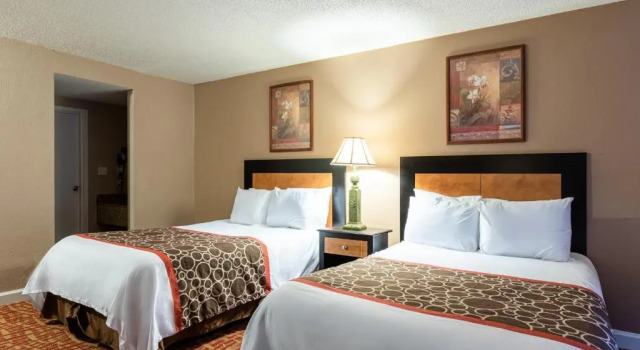 Четырёхместный номер Deluxe Sundial Inn